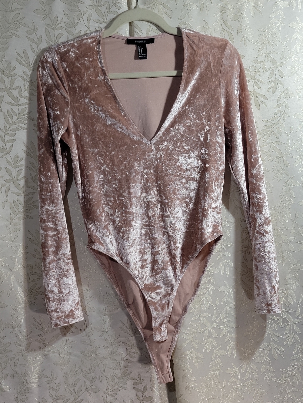 Forever 21 Dusty Rose Crushed Velvet V-Neck Long Sleeve Bodysuit